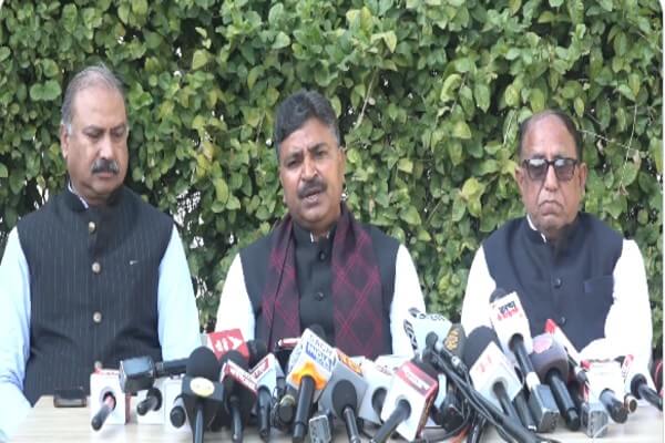 “सरकार के दो साल—वादों का पहाड़, उपलब्धियों का संकट”,टीकाराम जूली बोले—मुख्यमंत्री तय कर लें समय और जगह, मैं बहस को तैयार