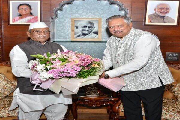 राजस्थान हाई कोर्ट के कार्यवाहक मुख्य न्यायाधीश संजीव प्रकाश शर्मा ने राज्यपाल हरिभाऊ बागडे से की शिष्टाचार भेंट