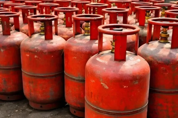 जयपुर में एलपीजी कालाबाजारी पर सख्त कार्रवाई, 118 सिलेंडर समेत कई उपकरण जब्त