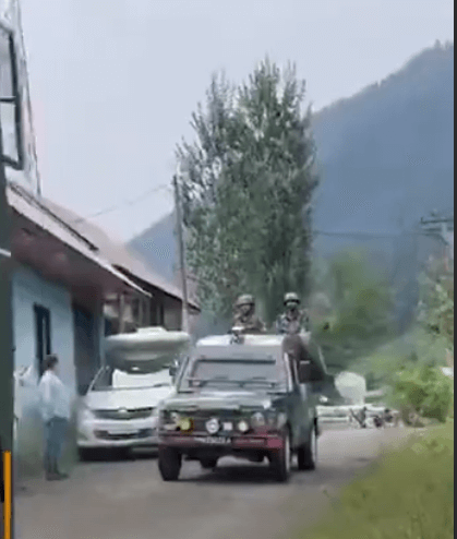 कुलगाम में सुरक्षाबलों और आतंकियों के बीच मुठभेड़, उरी सेक्टर में 2 आतंकी ढेर; पाक करेंसी और हथियार बरामद
