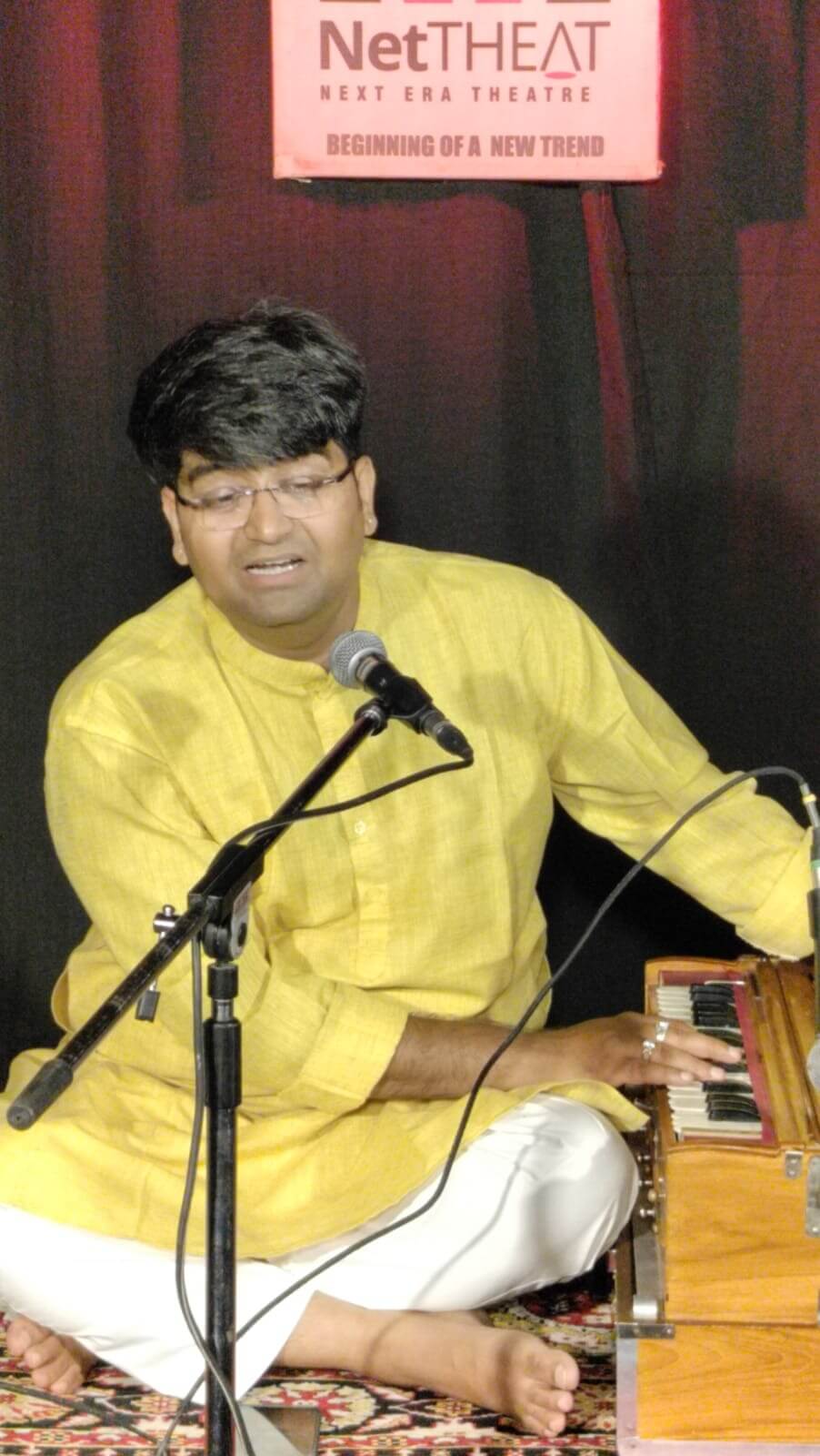 नेटथियेट पर लहर-ए-ग़ज़ल: आंधियां गम की चली तो संवर जाऊंगा, मैं तेरी जुल्फ नहीं हूं कि बिखर जाऊंगा